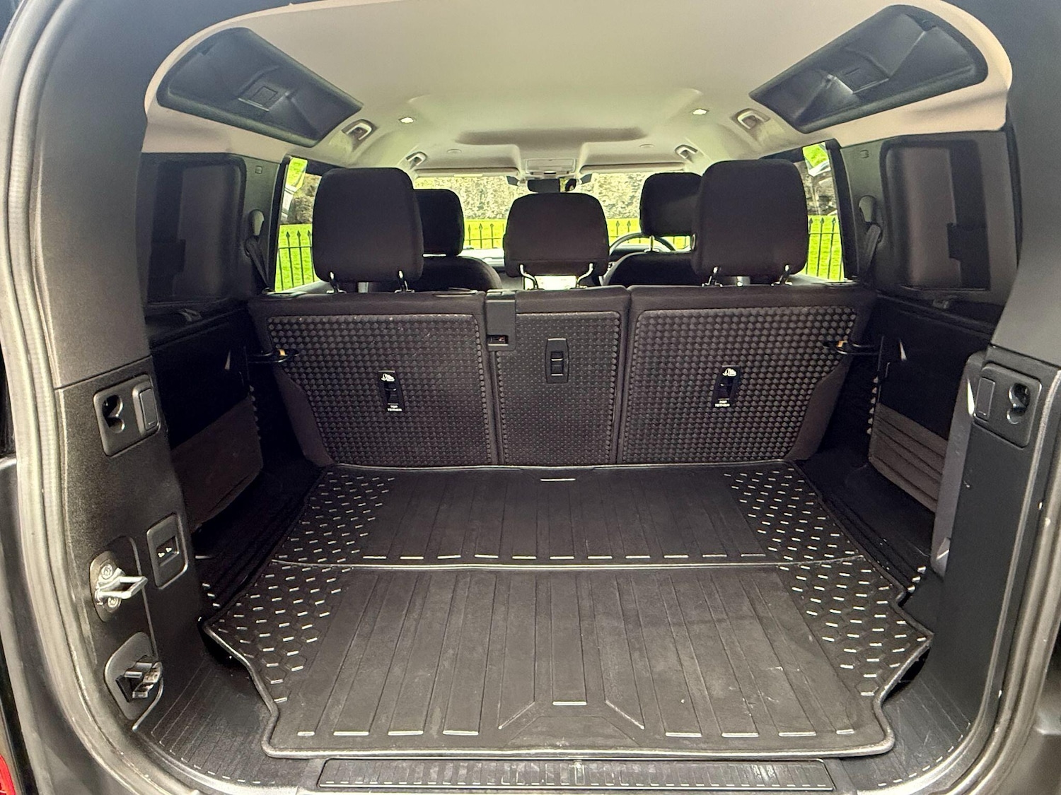 Used Land Rover Defender 2020 for sale - 76561317: Photo 31