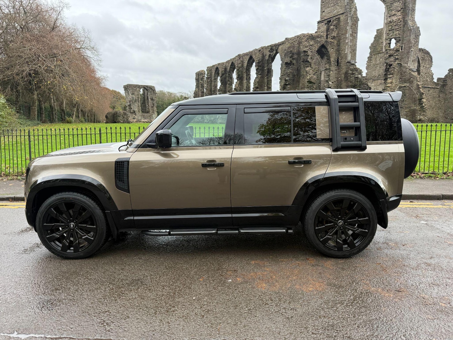 Used Land Rover Defender 2020 for sale - 76561317: Photo 4