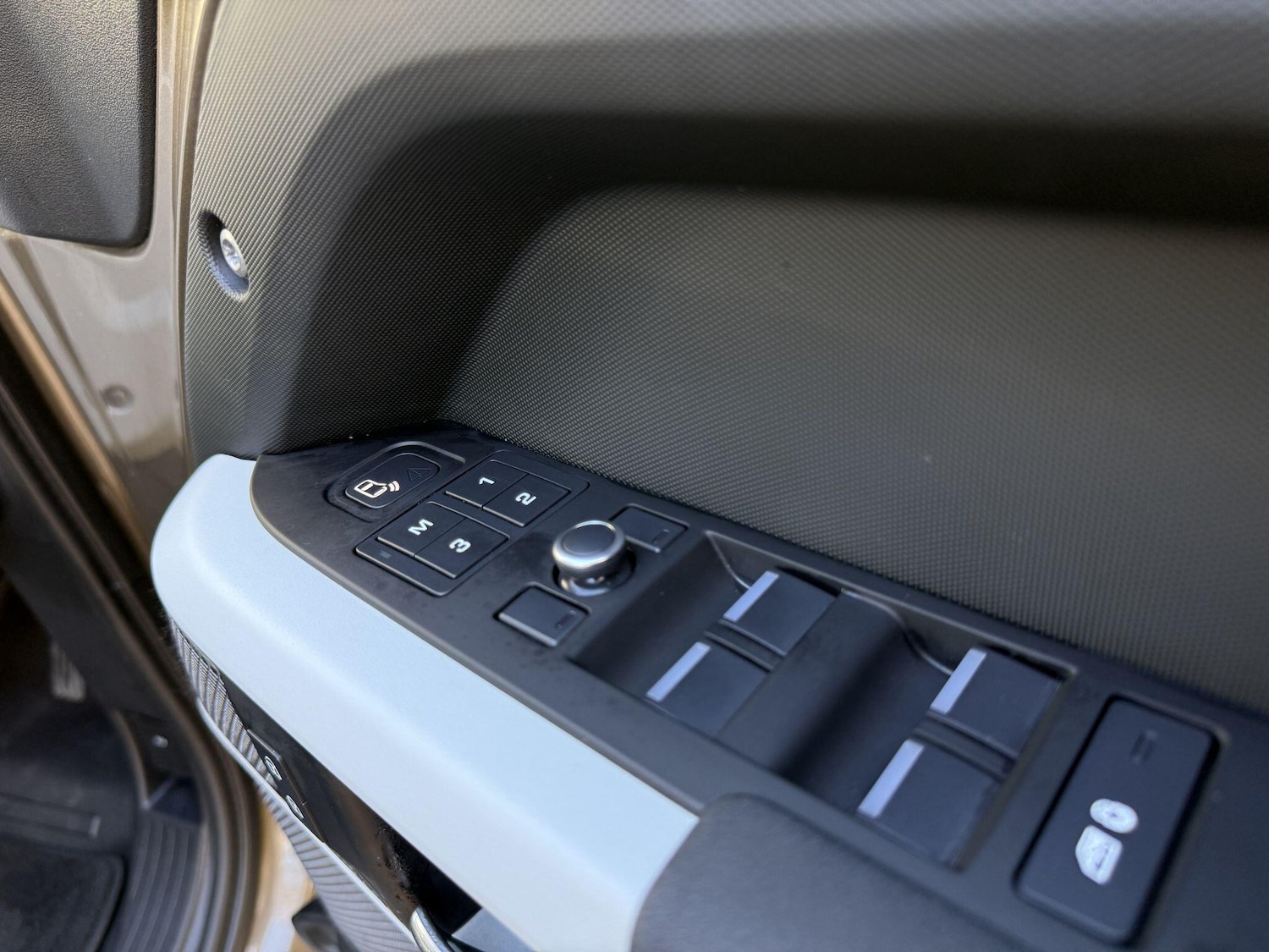 Used Land Rover Defender 2021 for sale - 77015387: Photo 32