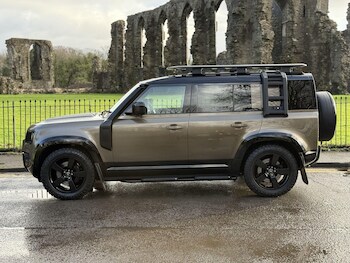 Used Land Rover Defender 2021 for sale - 77015387: Photo