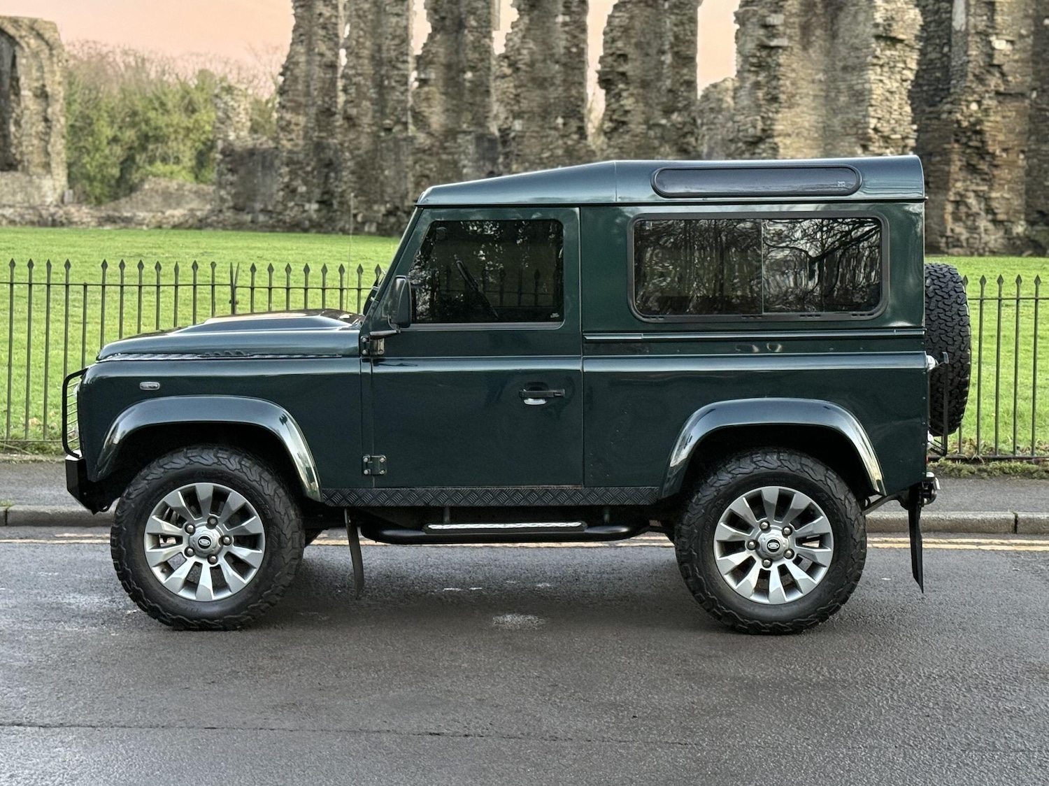 Used Land Rover Defender 2013 for sale - 76976836: Photo 4