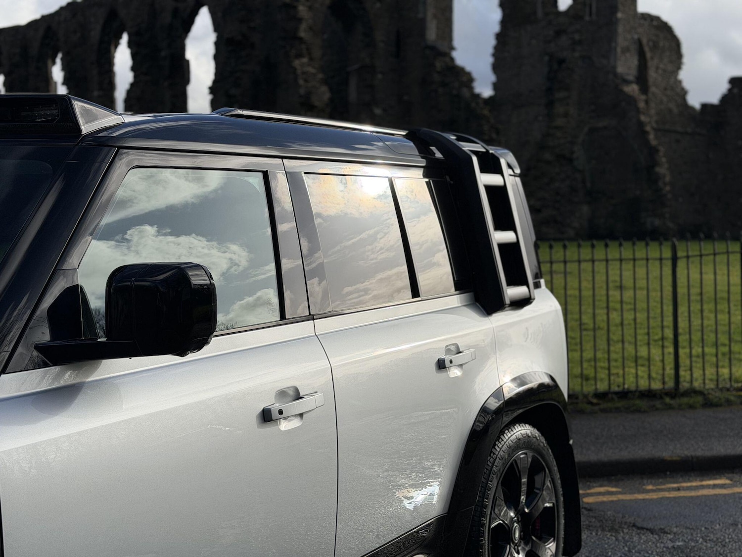 Used Land Rover Defender 2020 for sale - 77305480: Photo 11