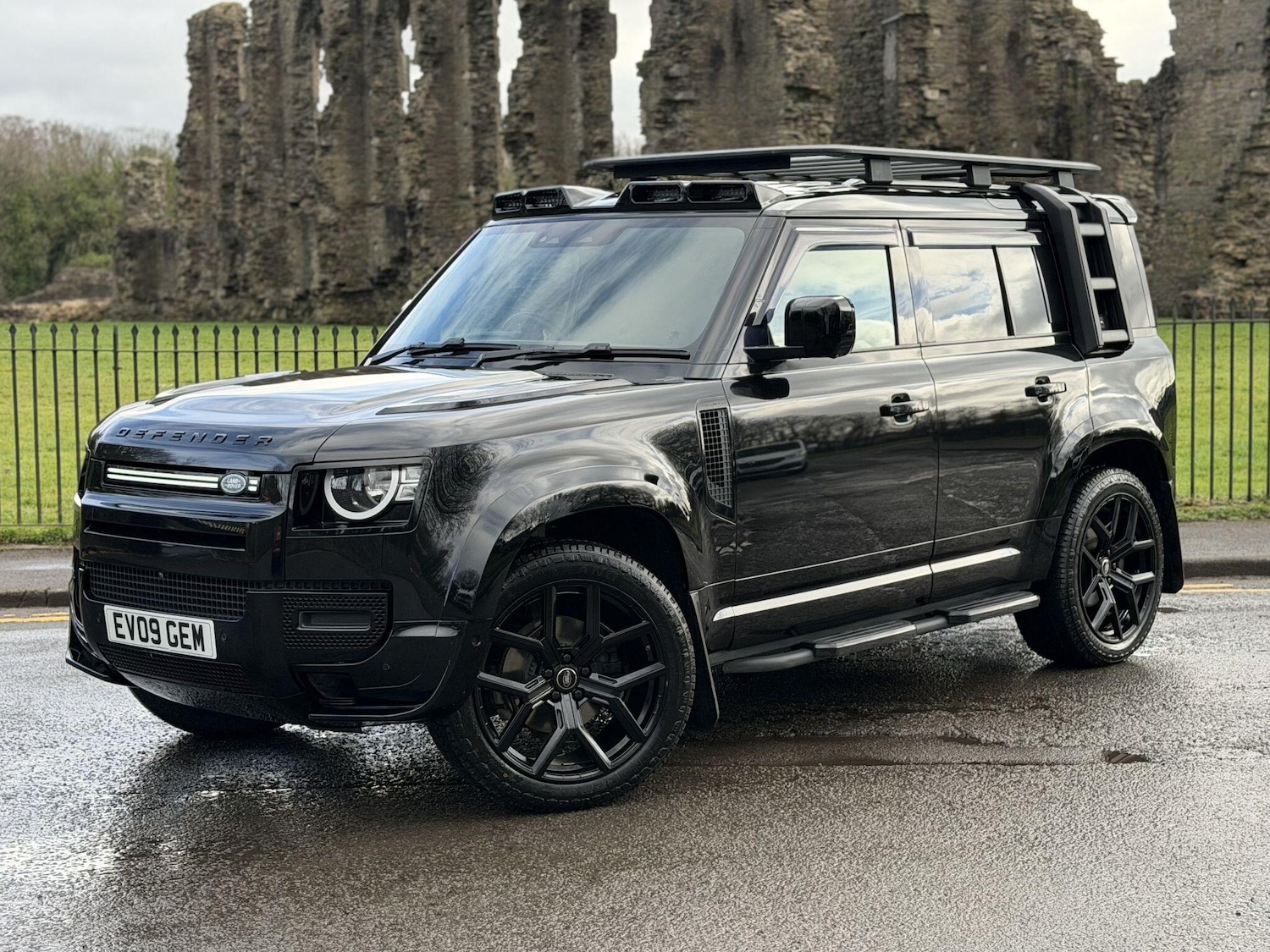 Used Land Rover Defender 110 for sale - 77550123: Photo 3