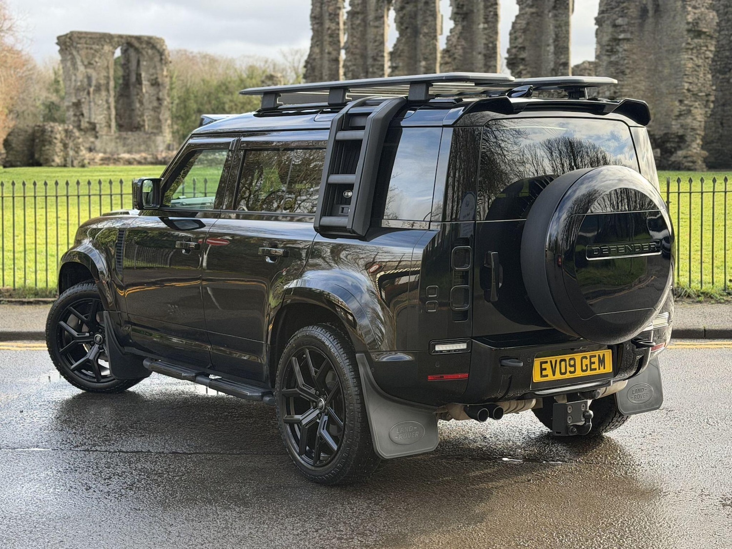 Used Land Rover Defender 110 for sale - 77550123: Photo 5