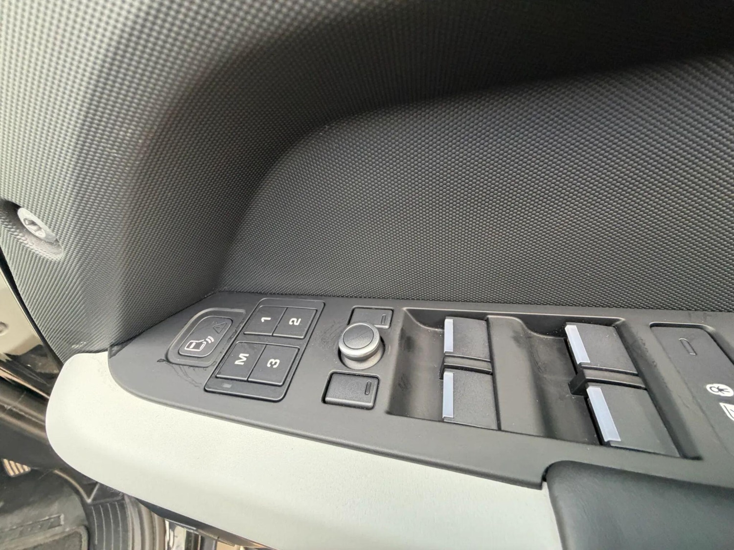 Used Land Rover Defender 2020 for sale - 78086630: Photo 51