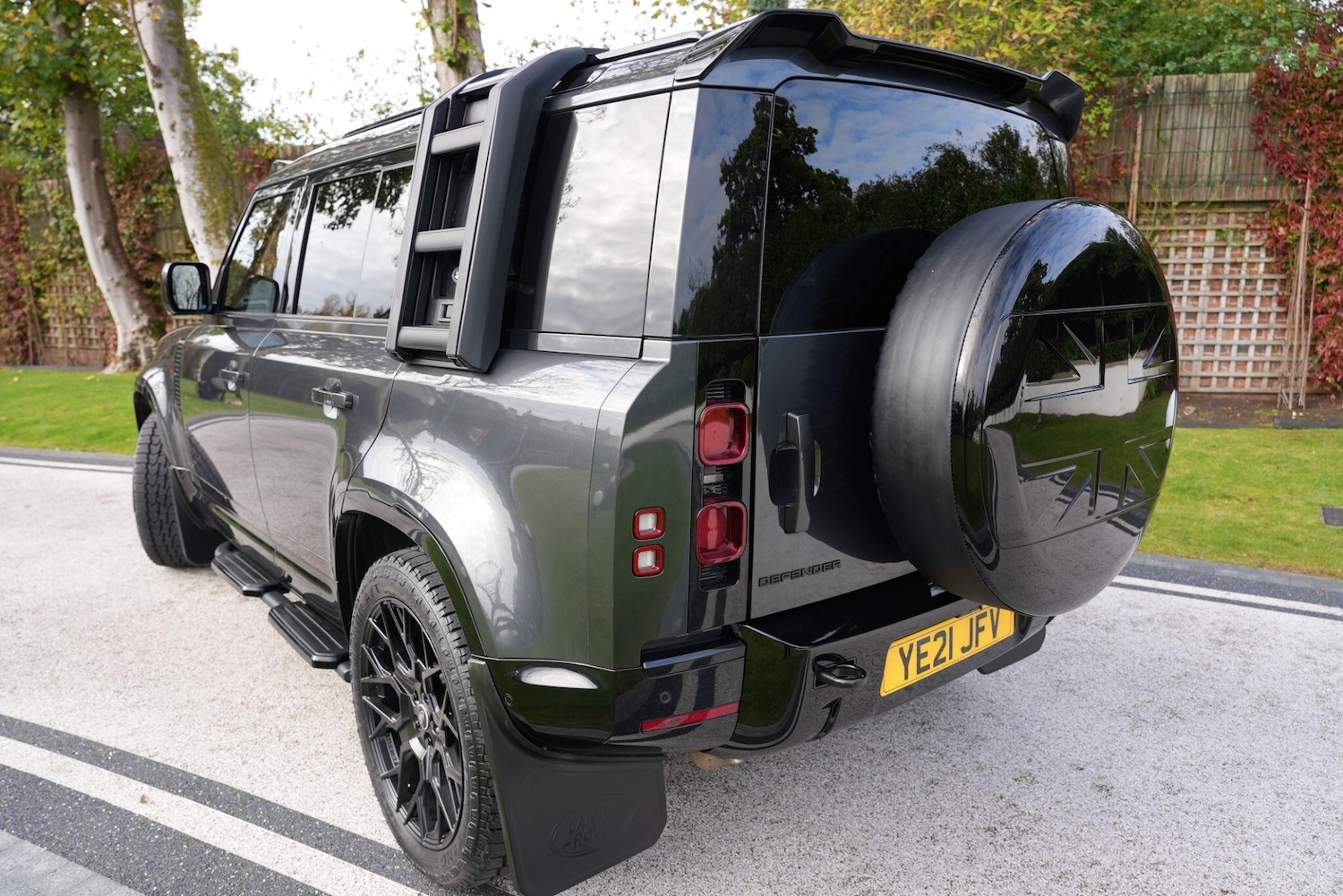 Used Land Rover Defender 110 2021 for sale - 76325895: Photo 4