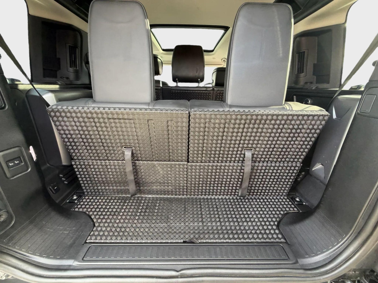 Used Land Rover Defender 2020 for sale - 77909419: Photo 18