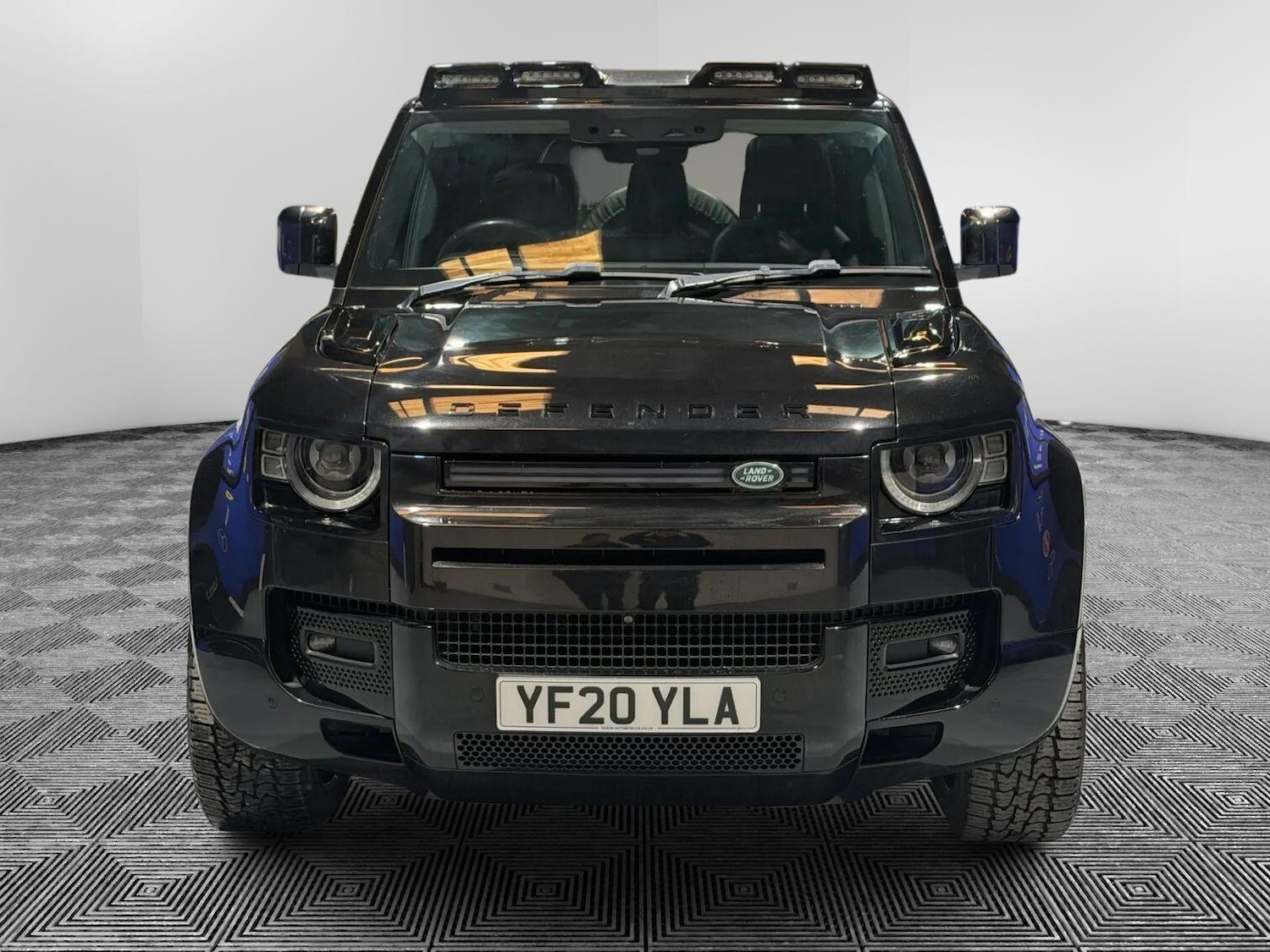 Used Land Rover Defender 2020 for sale - 77909419: Photo 2