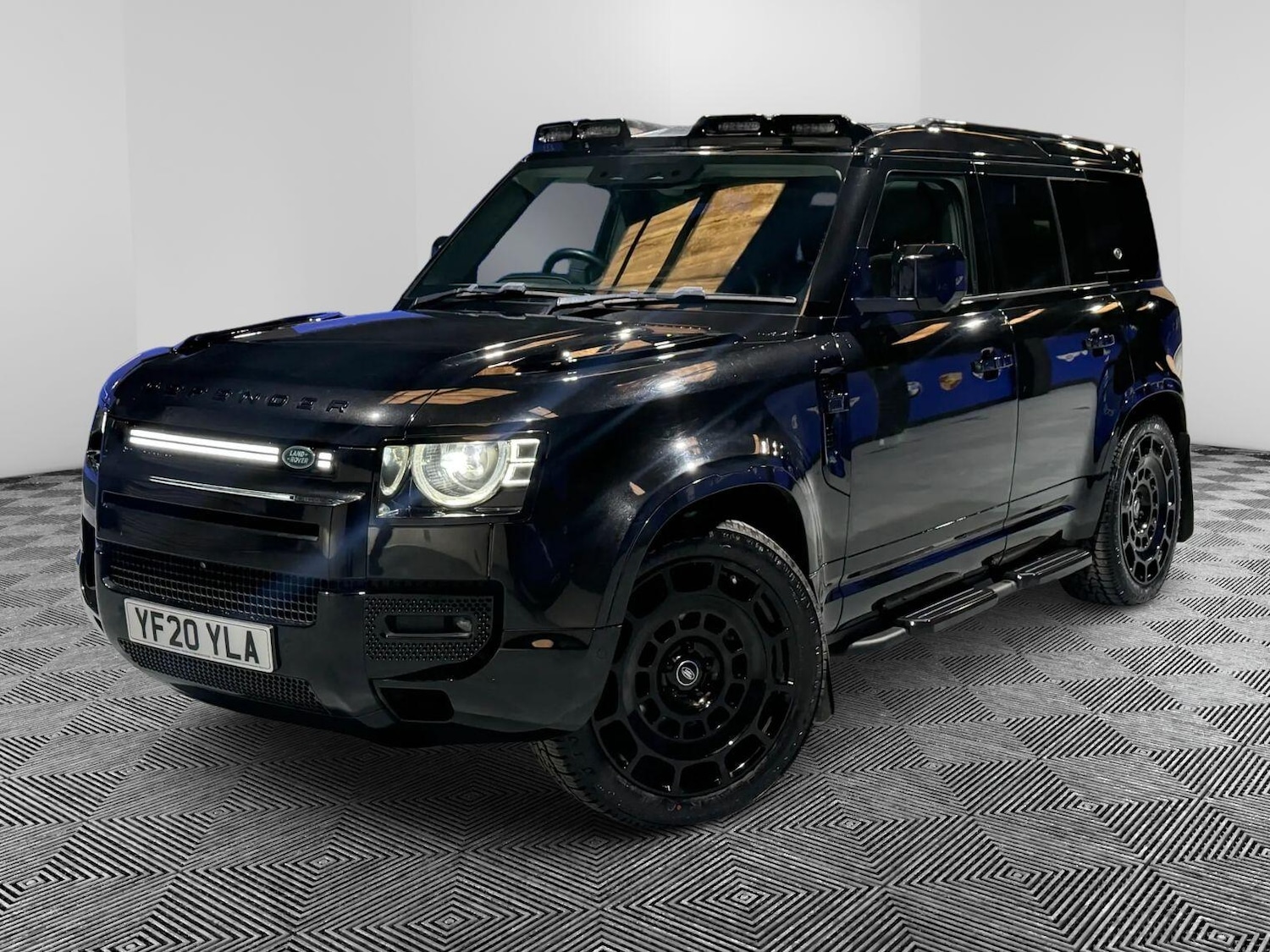 Used Land Rover Defender 2020 for sale - 77909419: Photo 3