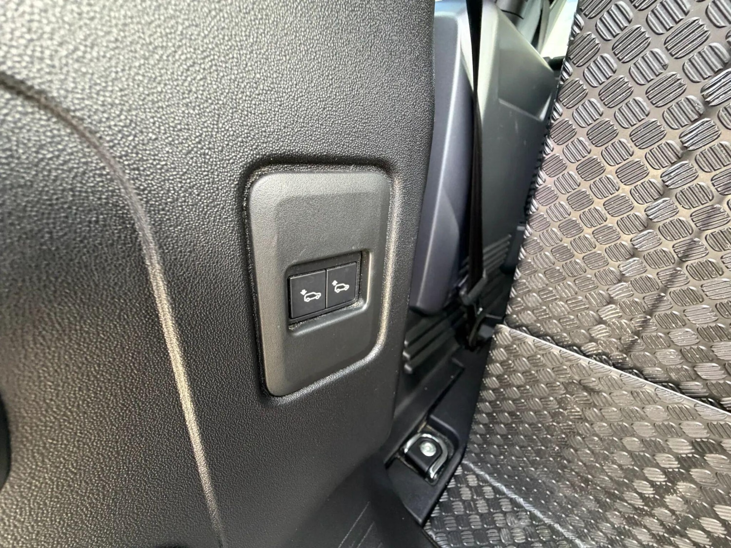 Used Land Rover Defender 2020 for sale - 77909419: Photo 31