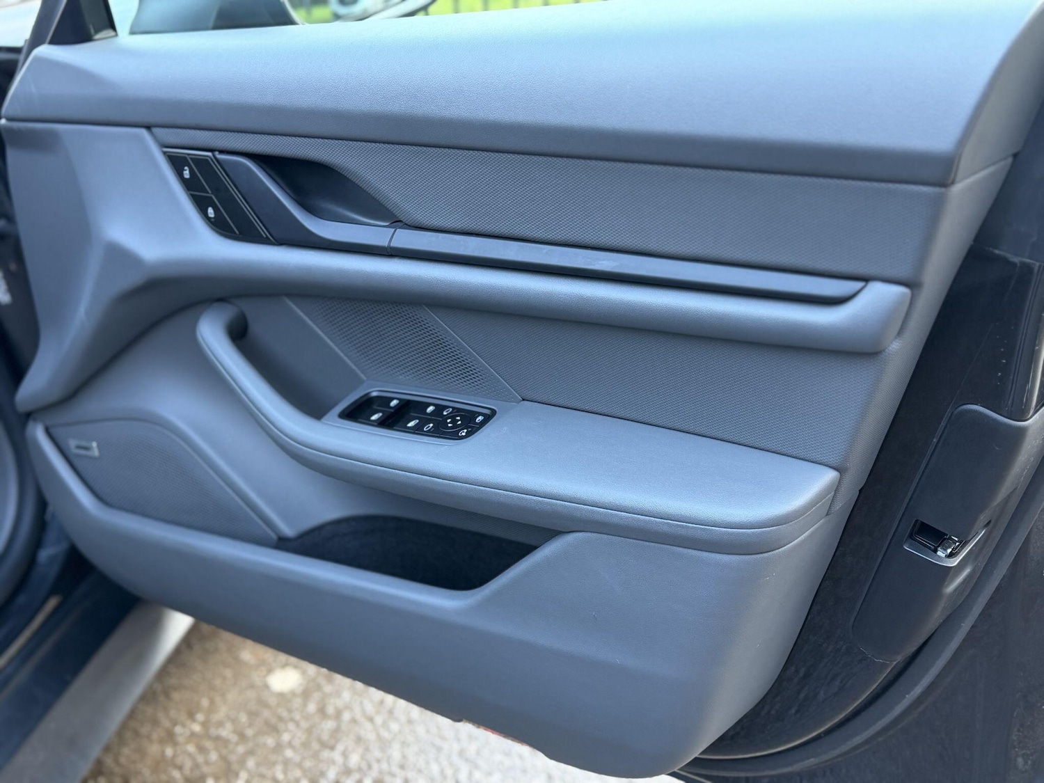 Used Porsche Taycan for sale - 77314806: Photo 25