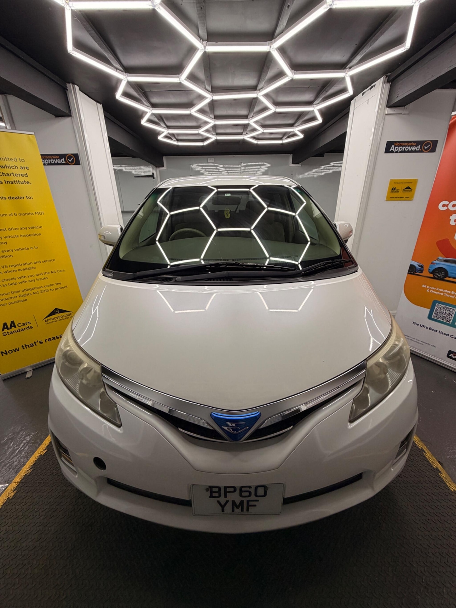 Used Toyota Estima 2023 for sale - 78204300: Photo 2