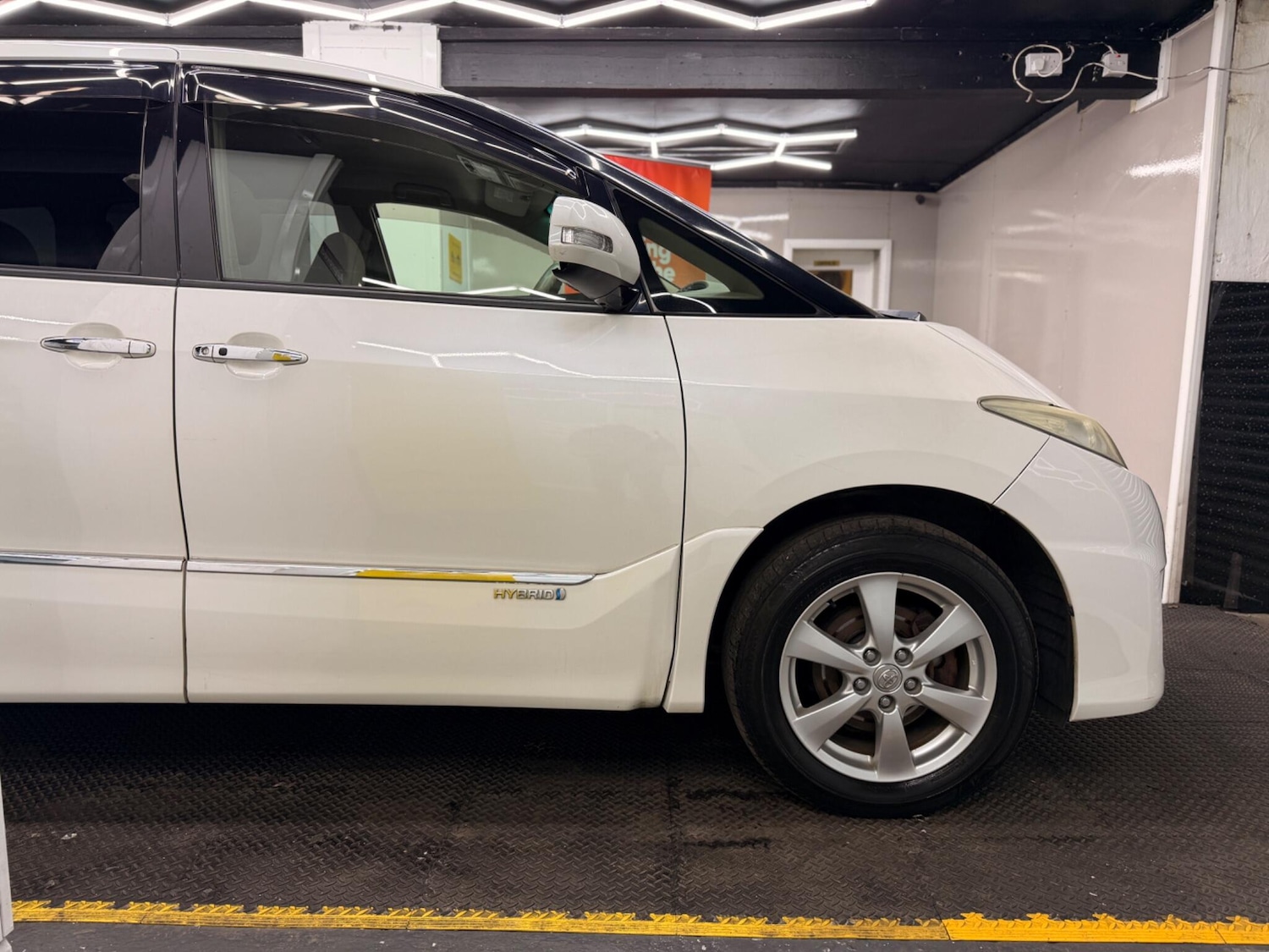 Used Toyota Estima 2023 for sale - 78204300: Photo 24