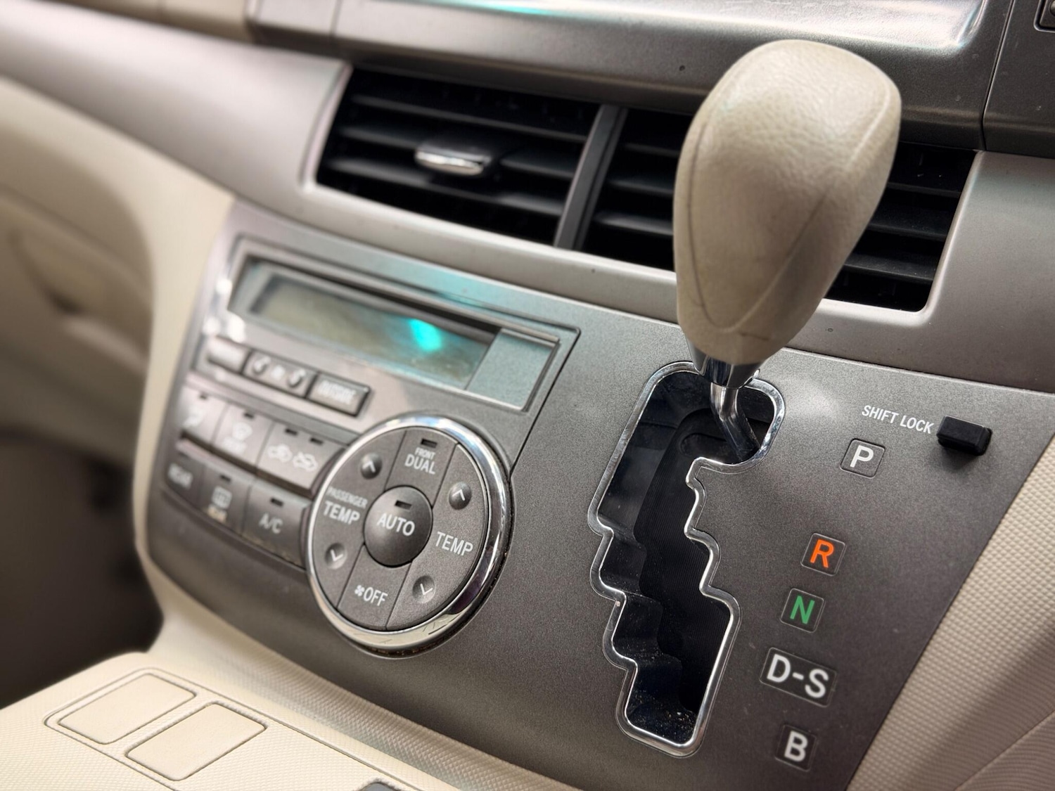 Used Toyota Estima 2023 for sale - 78204300: Photo 30