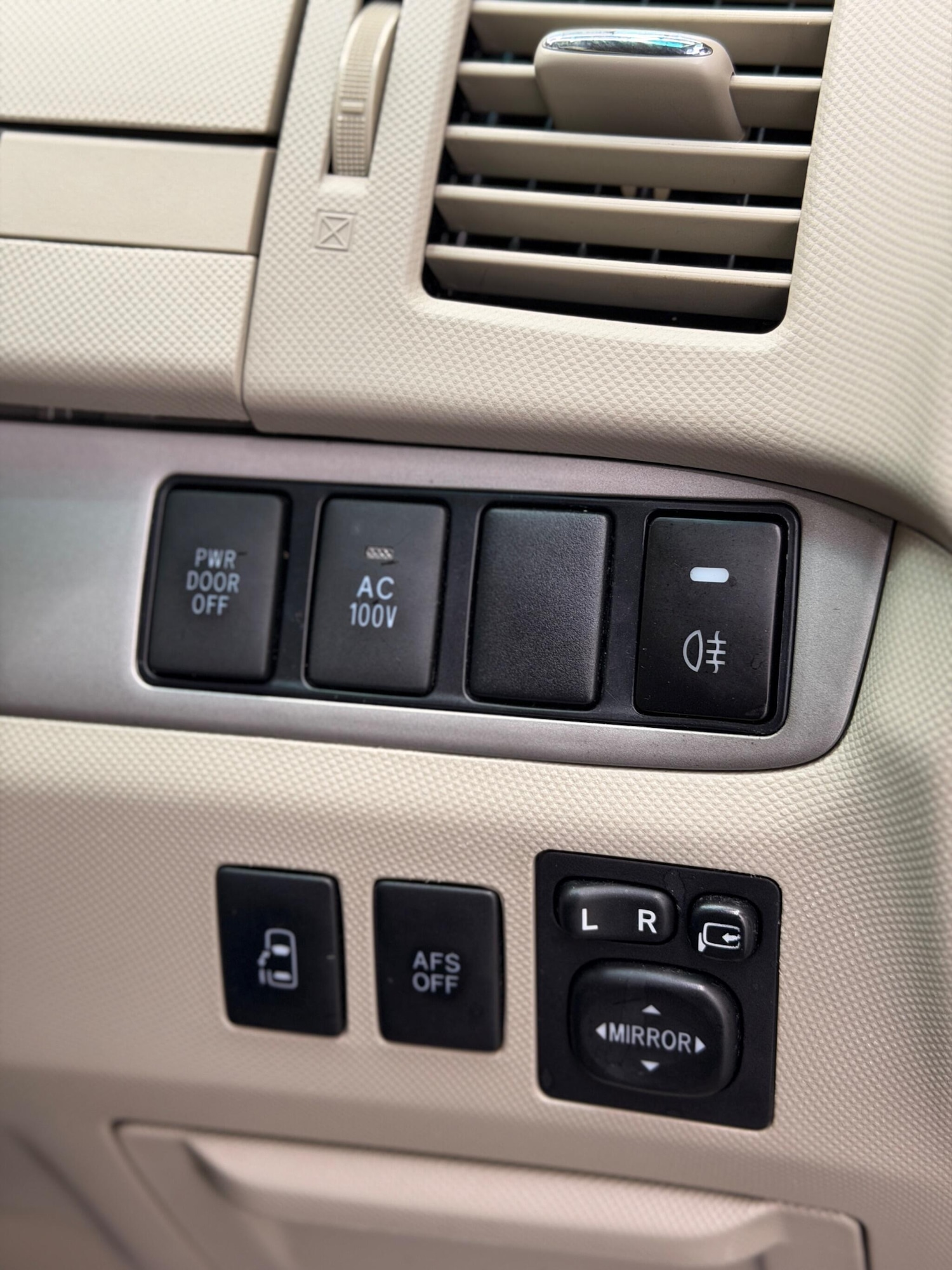 Used Toyota Estima 2023 for sale - 78204300: Photo 40