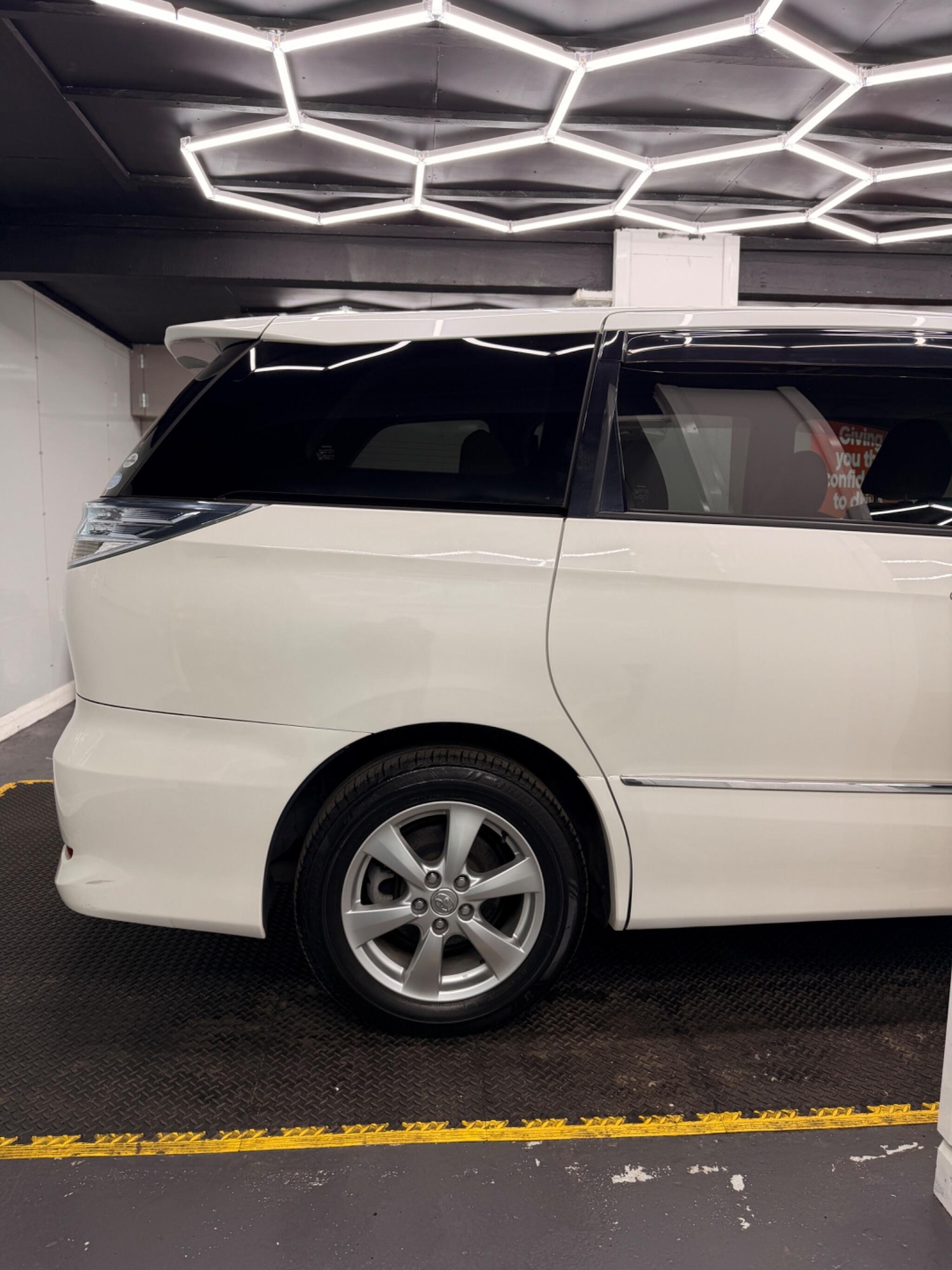 Used Toyota Estima 2023 for sale - 78204300: Photo 45