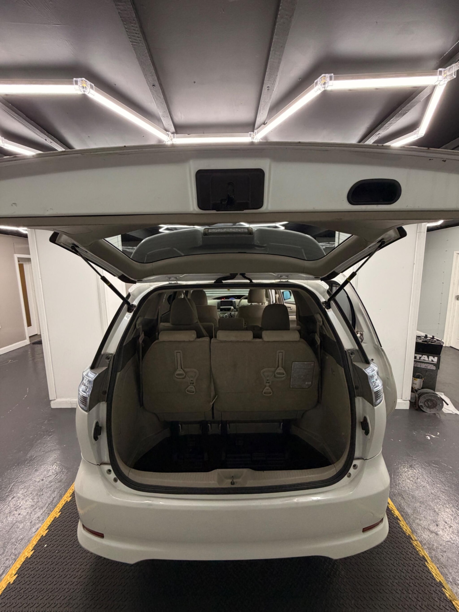 Used Toyota Estima 2023 for sale - 78204300: Photo 57