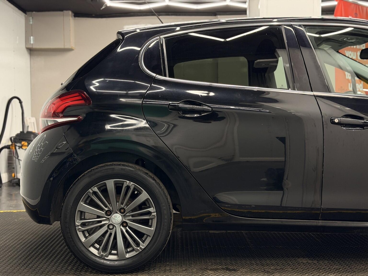 Used Peugeot 208 for sale - 78205475: Photo 14