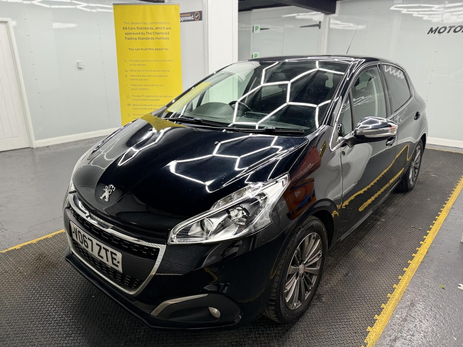 Used Peugeot 208 for sale - 78205475: Photo 2
