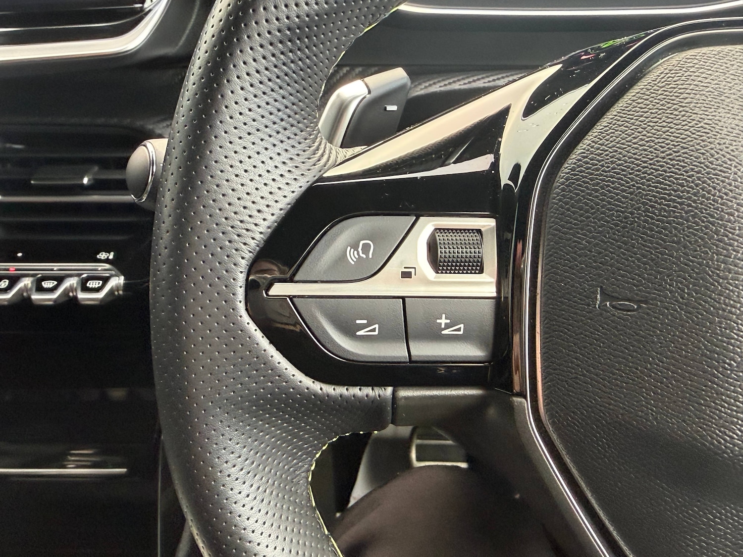 Used Peugeot 2008 2023 for sale - 77012346: Photo 18