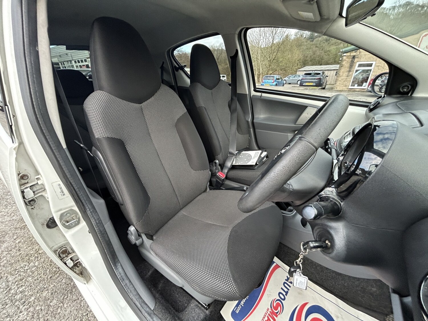 Used Toyota AYGO 2011 for sale - 77735823: Photo 10