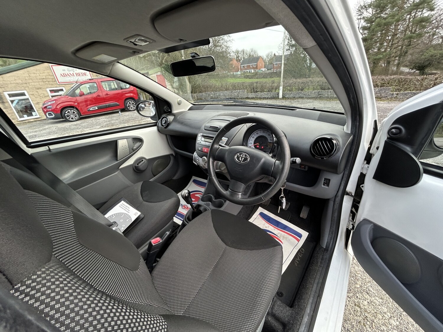 Used Toyota AYGO 2011 for sale - 77735823: Photo 9