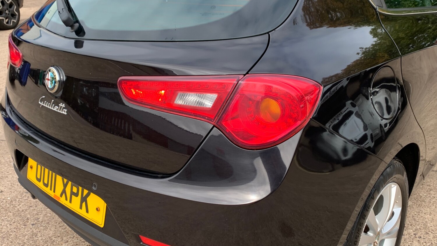 Alfa Romeo Giulietta 2011 (11) - 1.6 JTDM-2 Lusso 5dr - Image 11