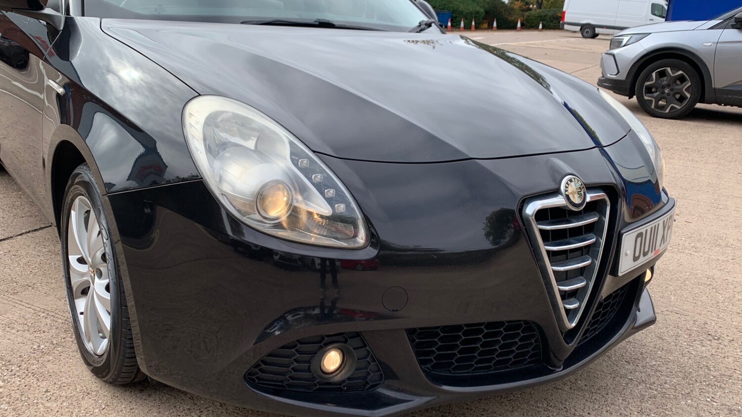 Alfa Romeo Giulietta 2011 (11) - 1.6 JTDM-2 Lusso 5dr - Image 2