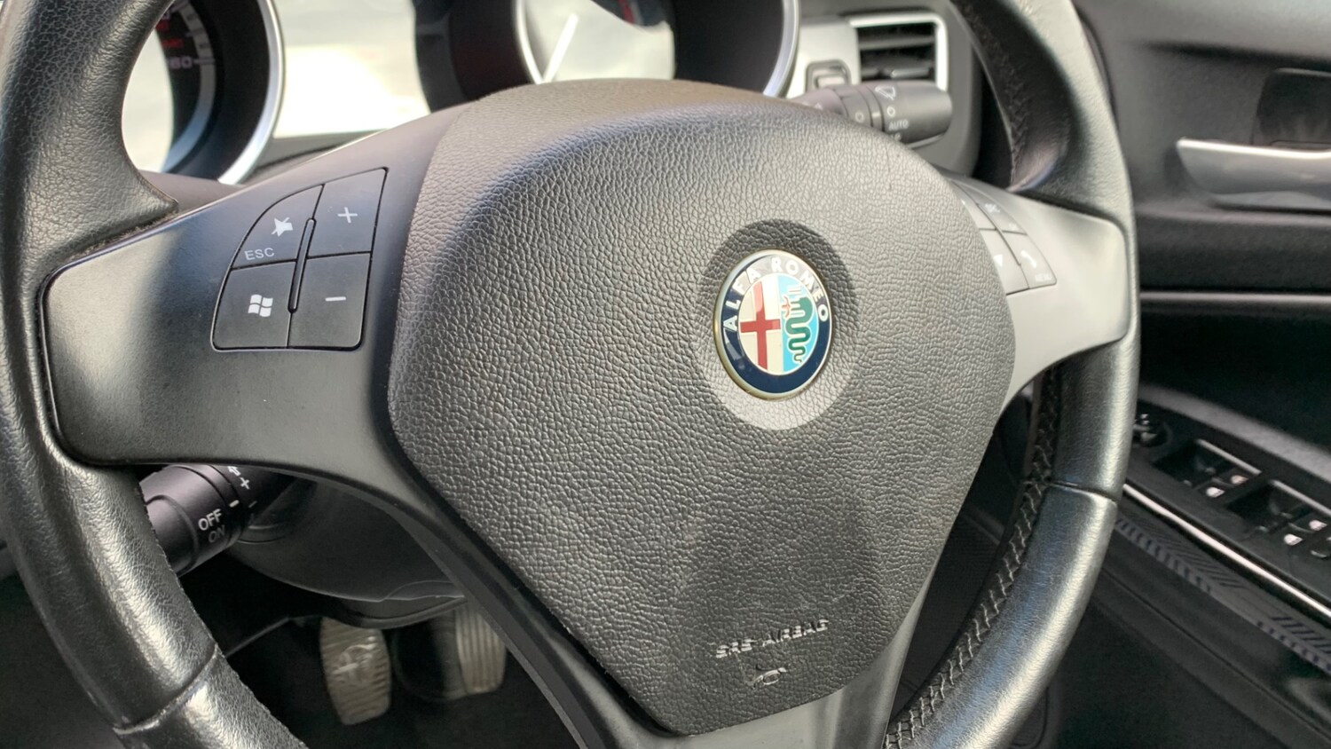 Alfa Romeo Giulietta 2011 (11) - 1.6 JTDM-2 Lusso 5dr - Image 35