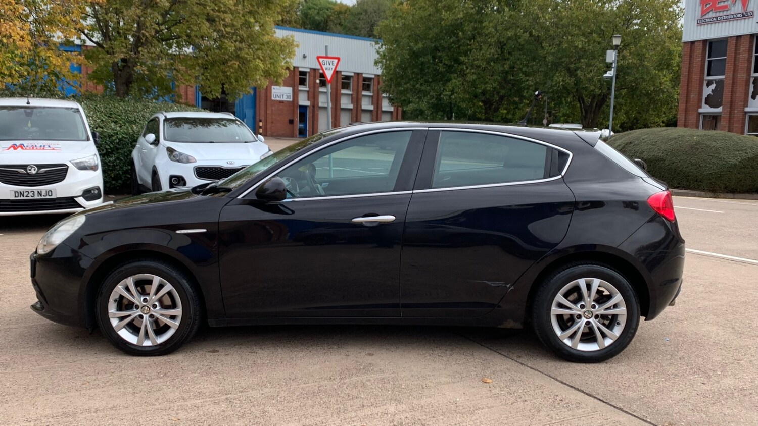 Alfa Romeo Giulietta 2011 (11) - 1.6 JTDM-2 Lusso 5dr - Image 5