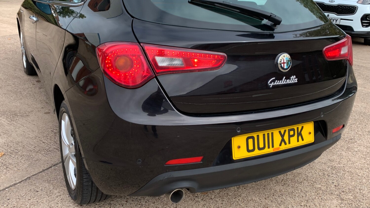 Alfa Romeo Giulietta 2011 (11) - 1.6 JTDM-2 Lusso 5dr - Image 7