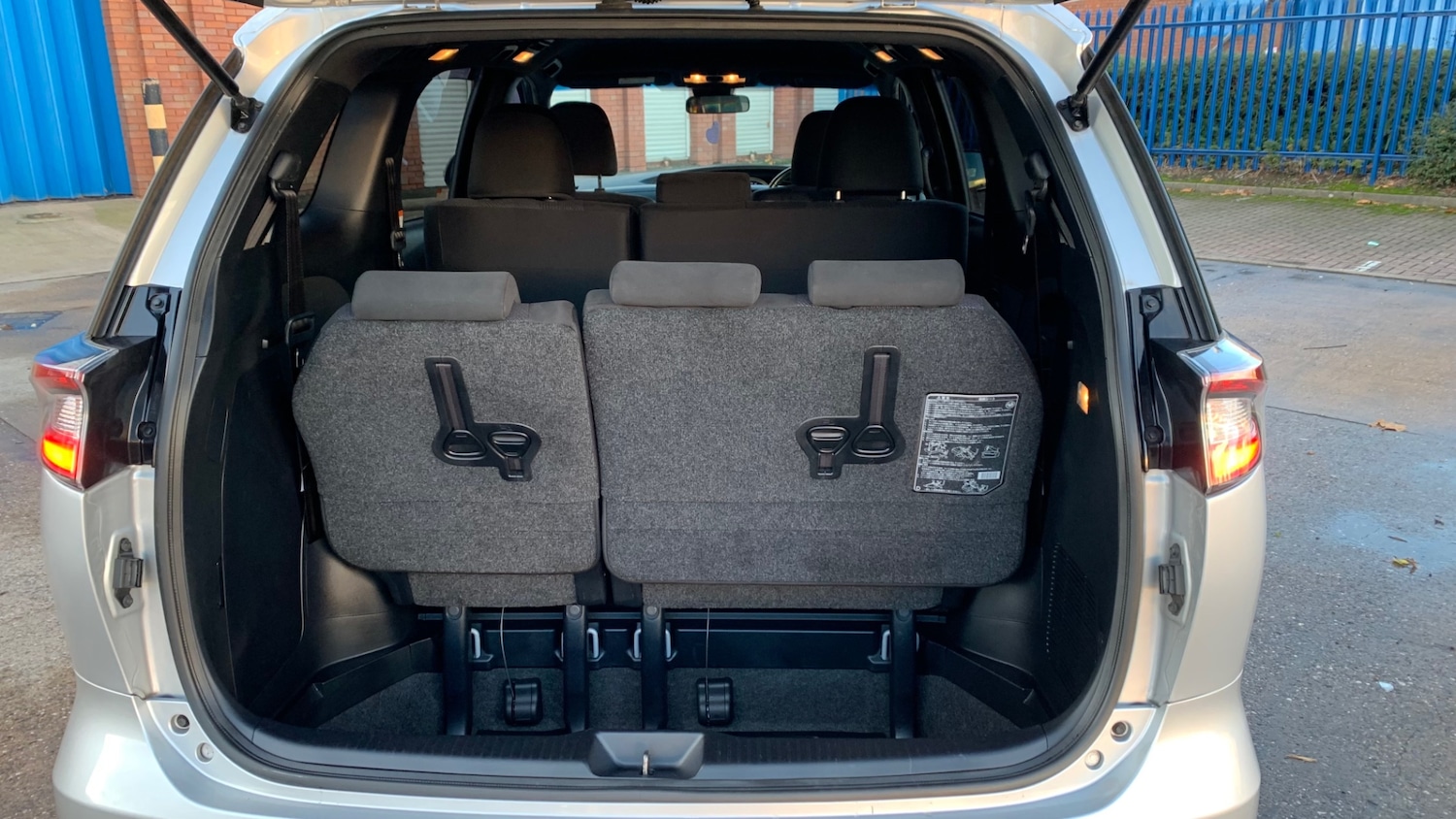 Used Toyota Estima 2019 for sale - 76672988: Photo 16