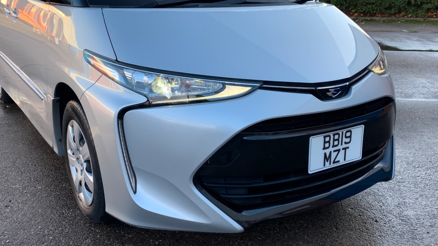 Used Toyota Estima 2019 for sale - 76672988: Photo 2