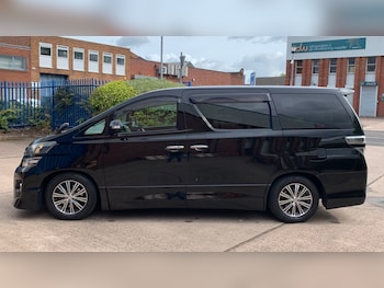 Used Toyota Vellfire 2014 for sale - 79555764: Photo
