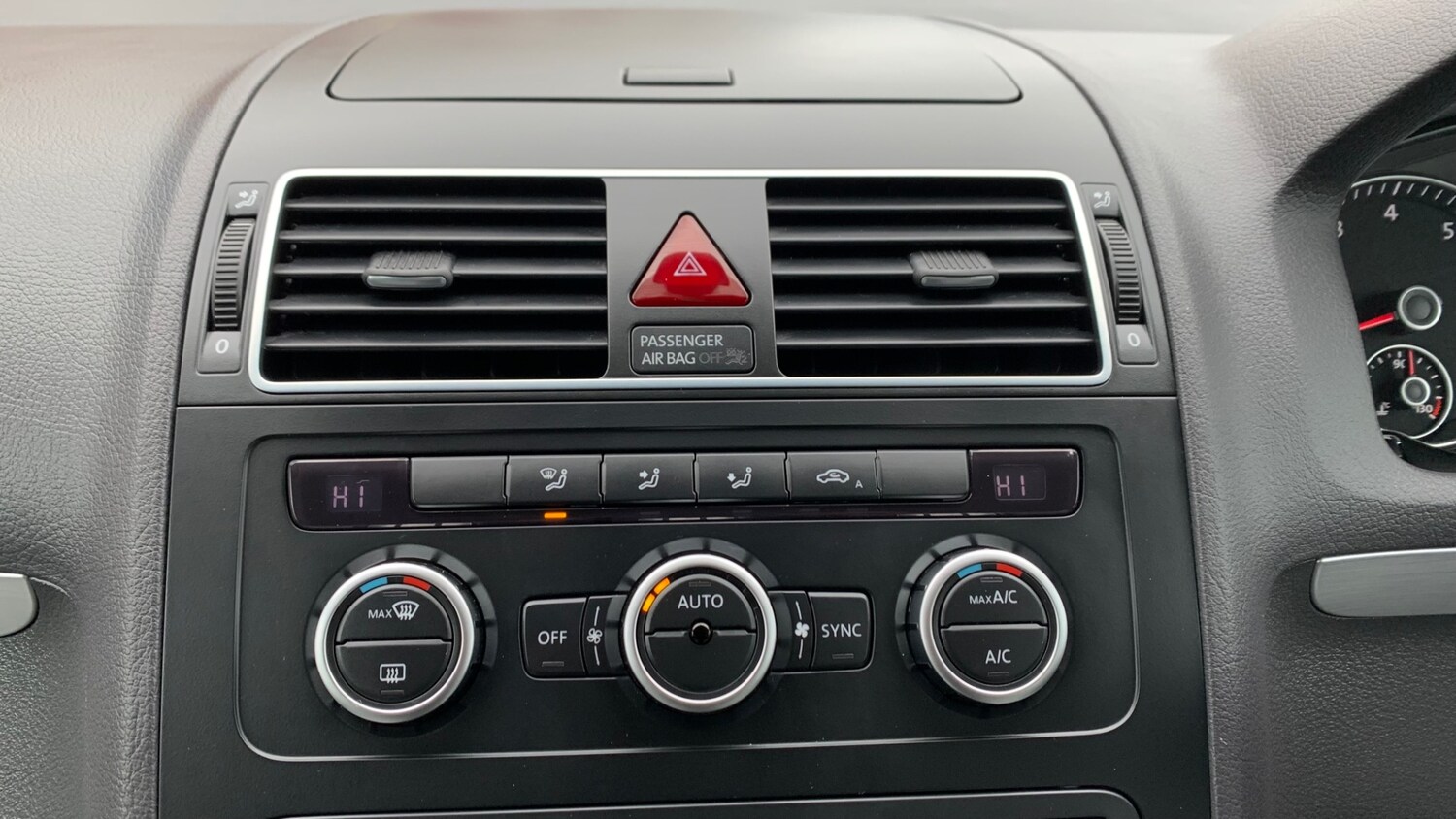 Used Volkswagen Touran 2025 for sale - 76374057: Photo 86