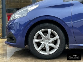 Used Peugeot 208 2015 for sale - 79652887: Photo