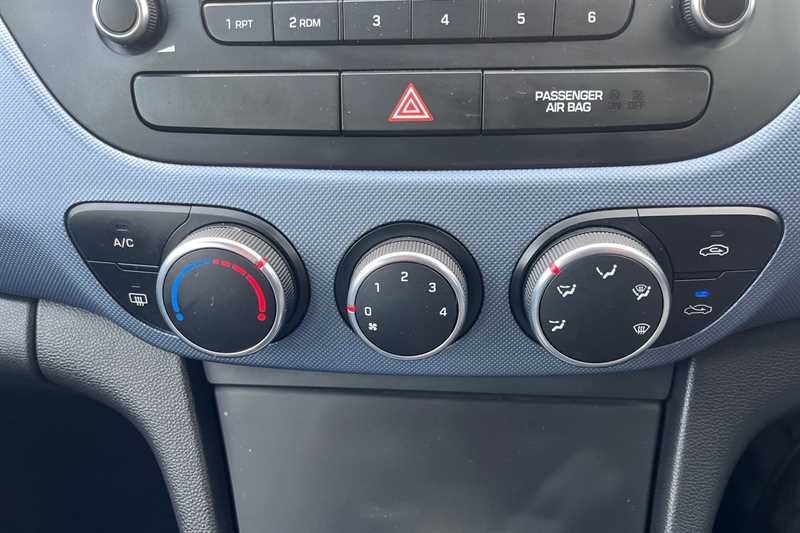 Used Hyundai i10 2014 for sale - 76378834: Photo 15