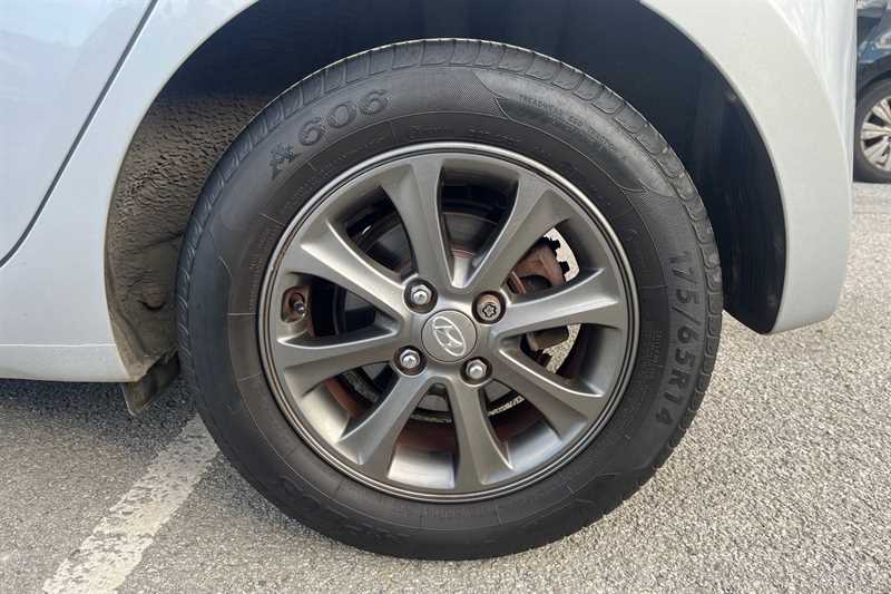 Used Hyundai i10 2014 for sale - 76378834: Photo 9