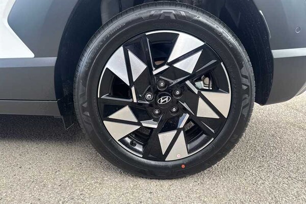 Used Hyundai KONA 2025 for sale - 76062557: Photo 11