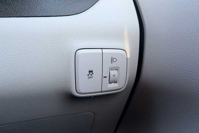 Used Hyundai i10 2023 for sale - 78130880: Photo 40