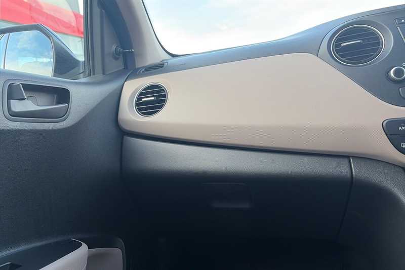 Used Hyundai i10 2015 for sale - 77788829: Photo 30