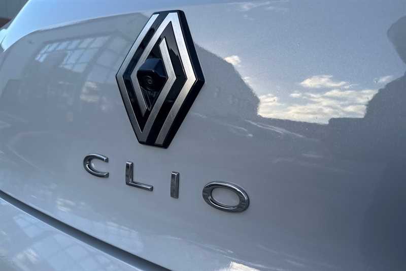 Used Renault Clio 2024 for sale - 76956301: Photo 30