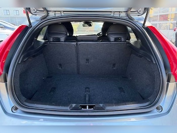 Used Volvo V40 2019 for sale - 78189083: Photo