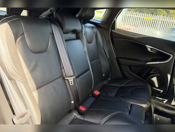 Used Volvo V40 2019 for sale - 78189083: Photo