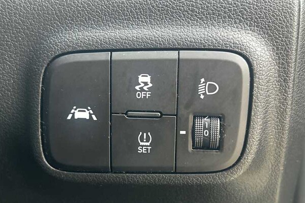 Used Hyundai i10 2023 for sale - 76155211: Photo 37