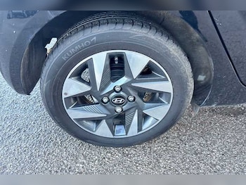 Used Hyundai i10 2023 for sale - 76761353: Photo