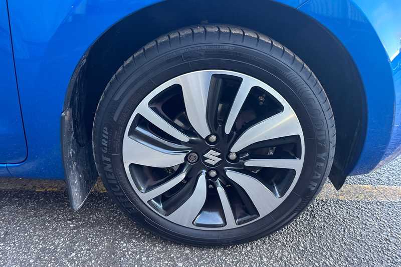 Used Suzuki Swift 2018 for sale - 77349640: Photo 2