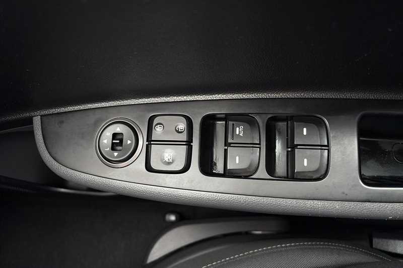 Used Hyundai i10 for sale - 77863649: Photo 16