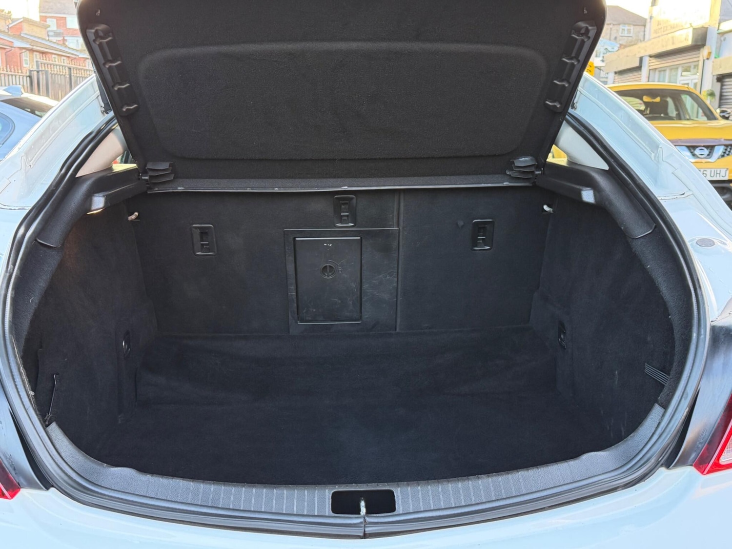 Used Vauxhall Insignia 2010 for sale - 78220377: Photo 55