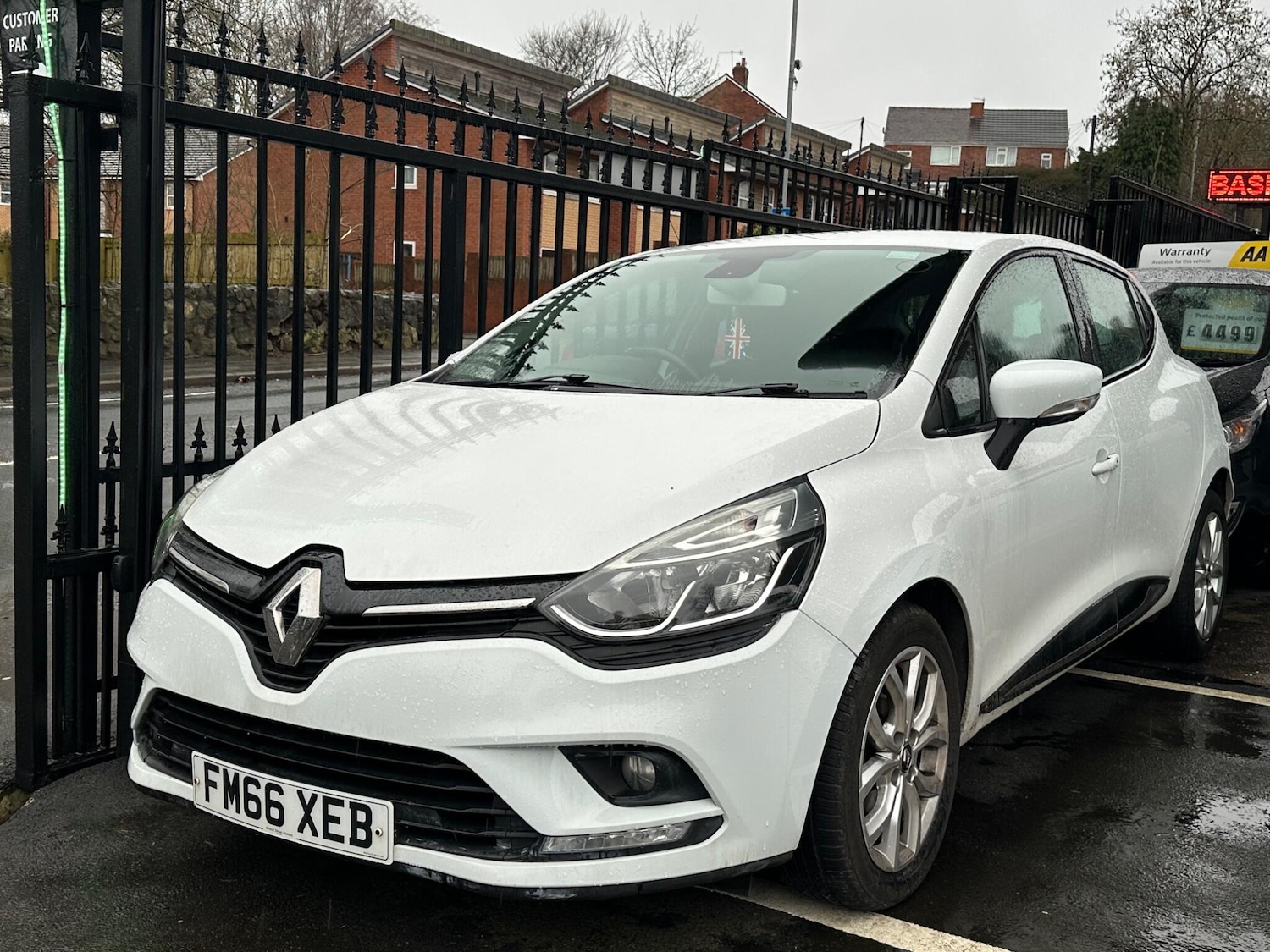 Used Renault Clio 2017 for sale - 77565052: Photo 2